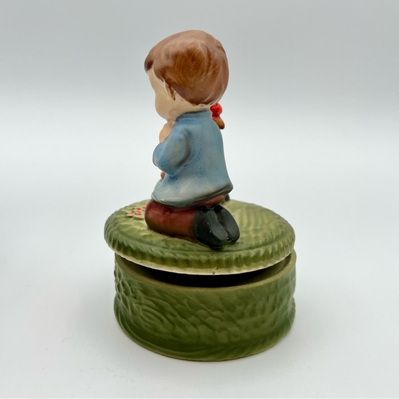 Sankyo Praying Children Rotating Music Box Plays Go To Sleep Kneeling Boy & Girl - Picture 3 of 10